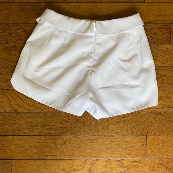 white shorts - Picture 2 of 2